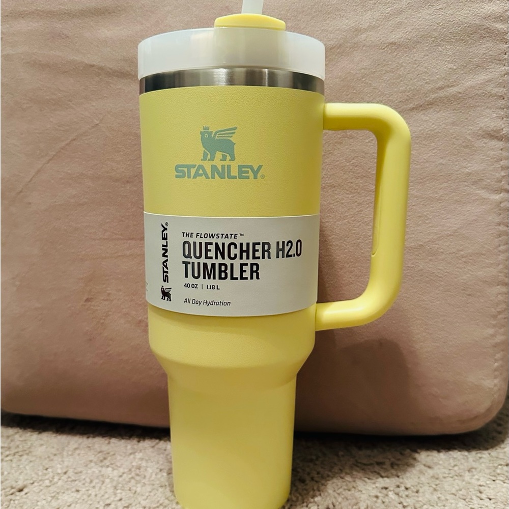 Stanley Quencher H2.0 Tumbler 40oz - Pomelo BNWT